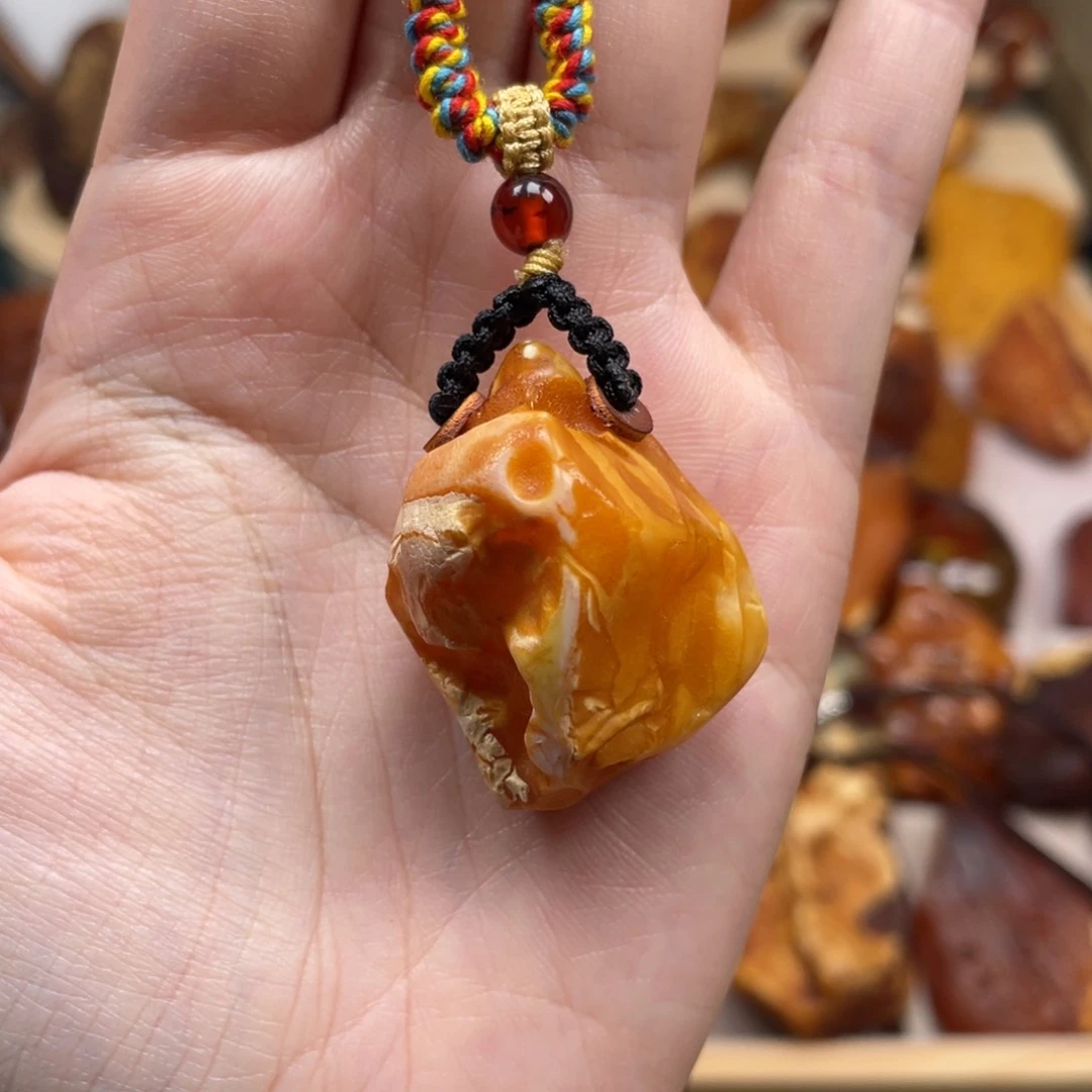 未镶嵌琥珀珠宝奇石
