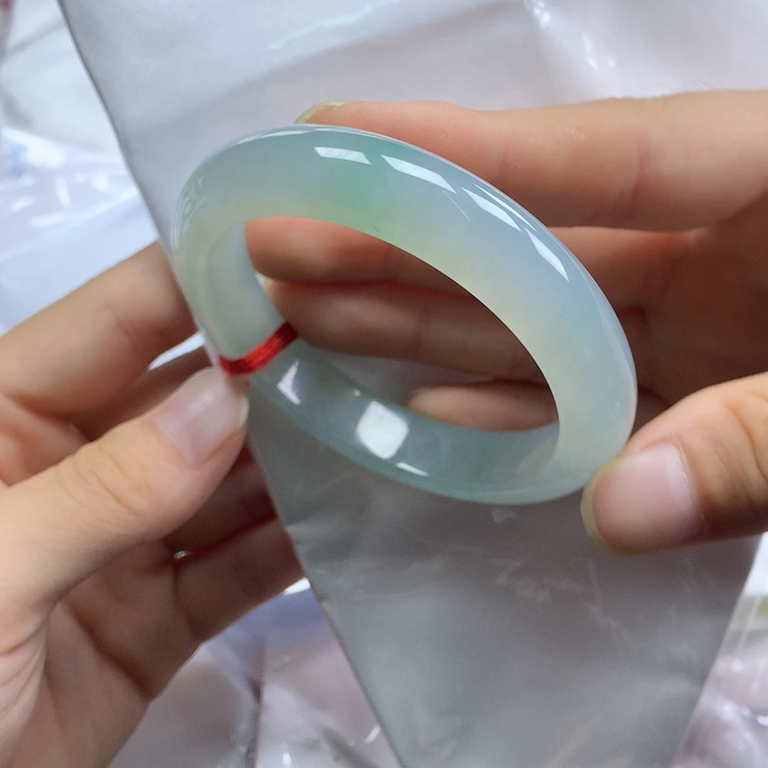 翡翠手镯未镶嵌翡翠