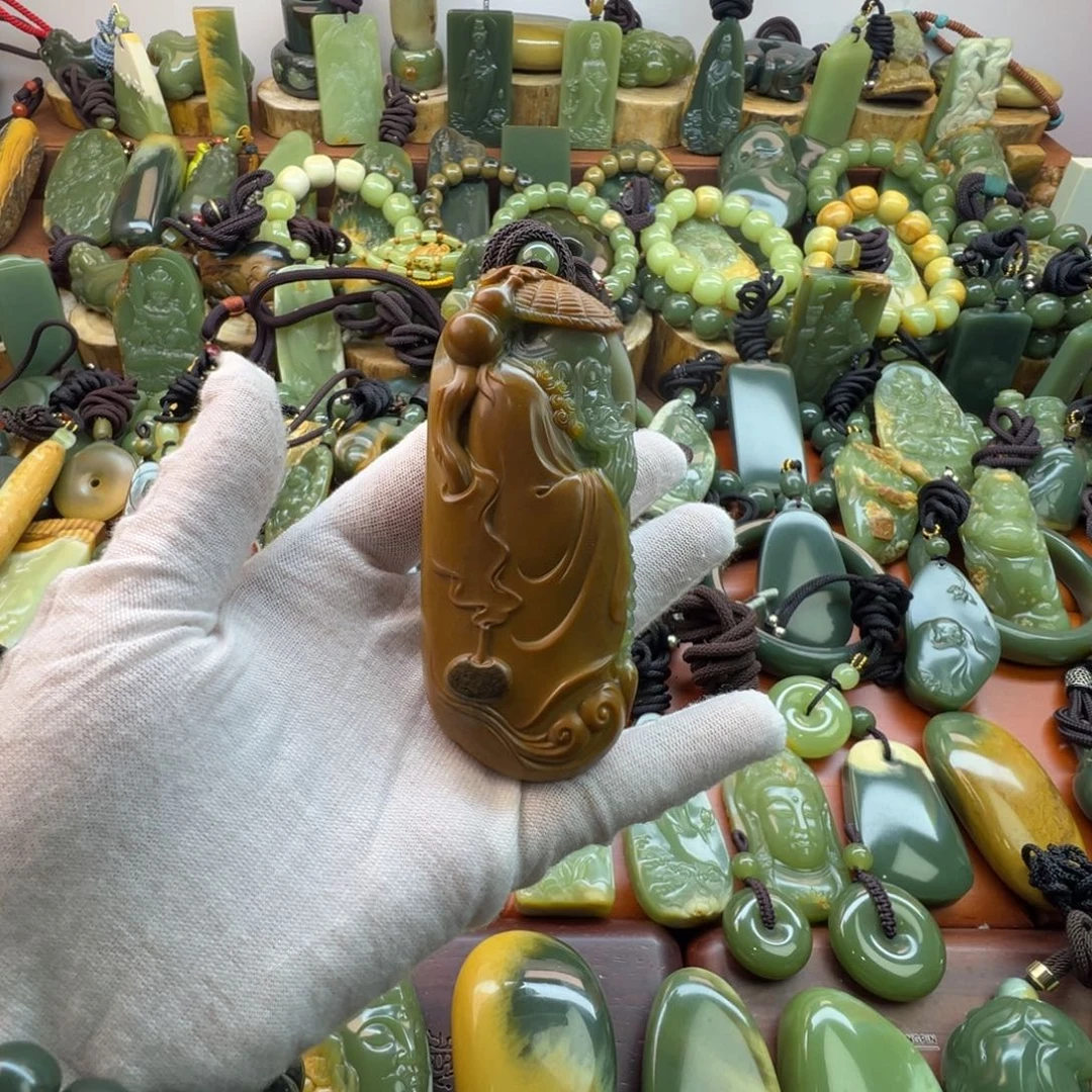 北***狼岫岩河磨玉（透闪石质玉）未镶嵌挂件