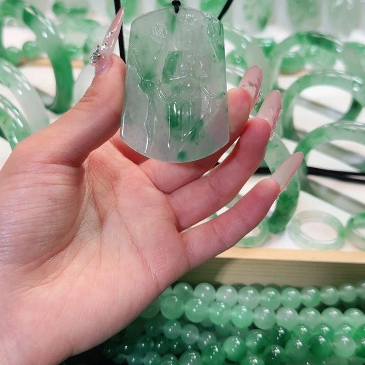 石英质玉吊坠(赠链)未镶嵌