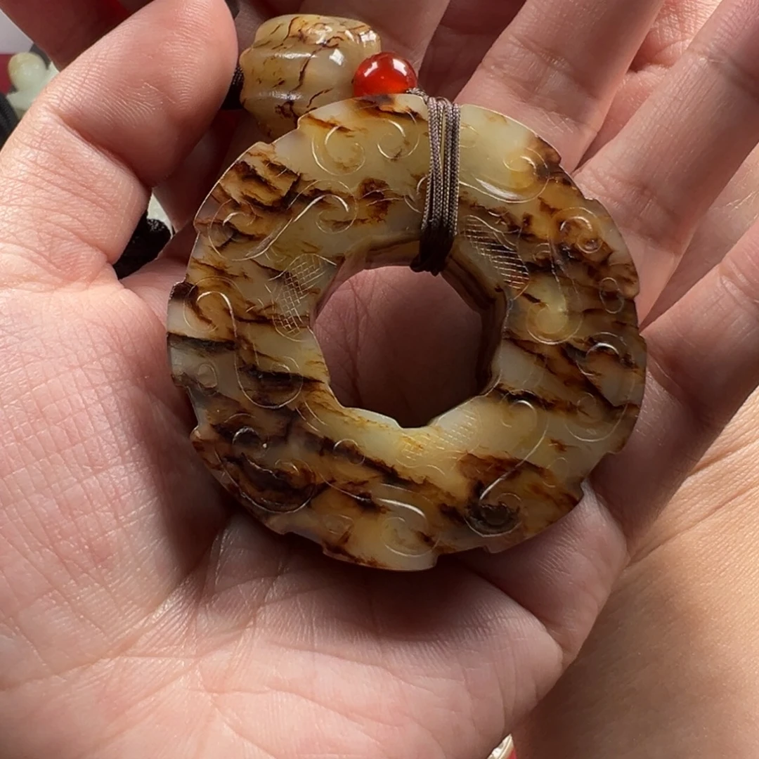 秋***季和田玉未镶嵌颈饰