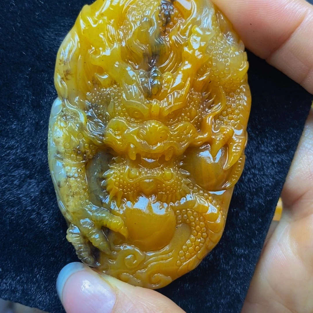 未镶嵌石英质玉（黄龙玉）颈饰