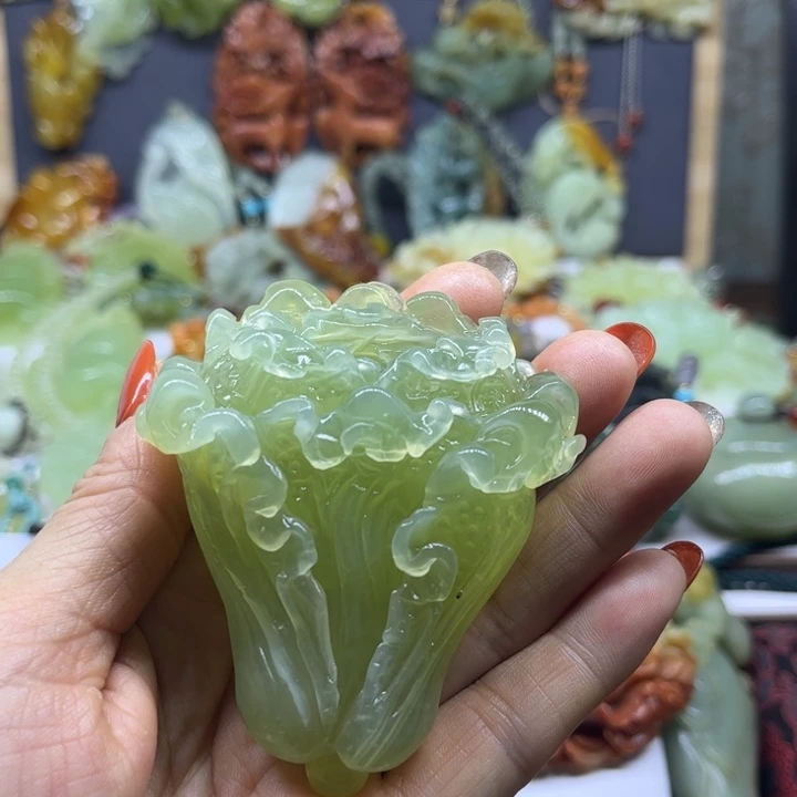 蛇纹石玉未镶嵌颈饰