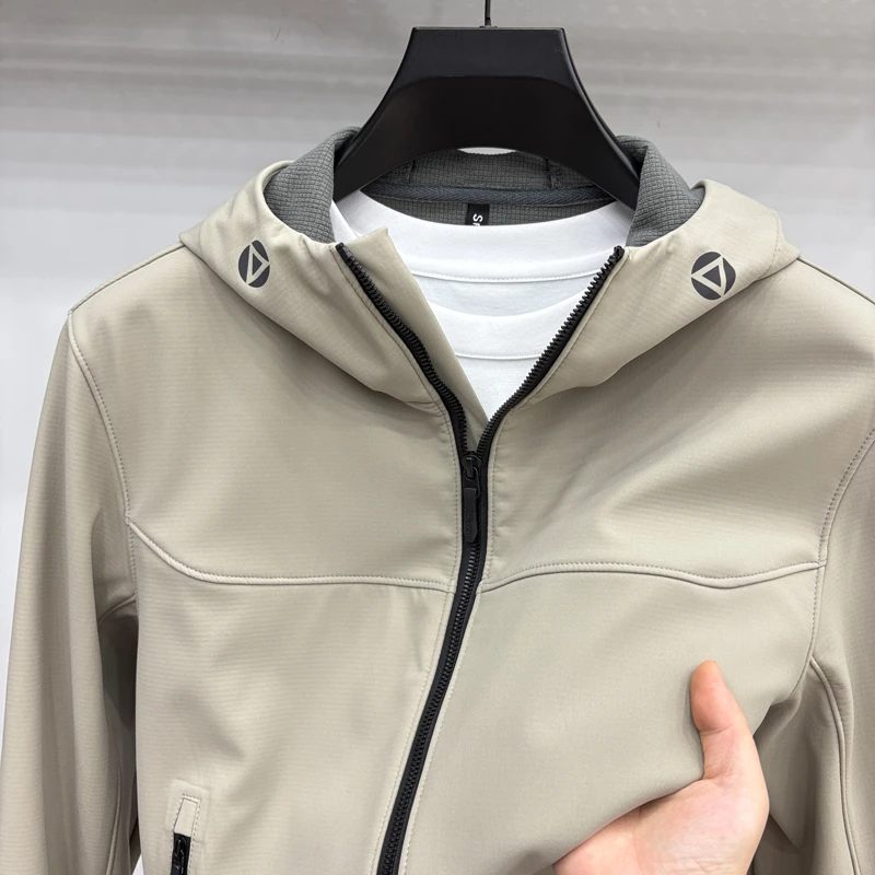 【户外软壳冲锋衣】秋冬男士连帽外套运动休闲宽松时尚夹克三防上衣