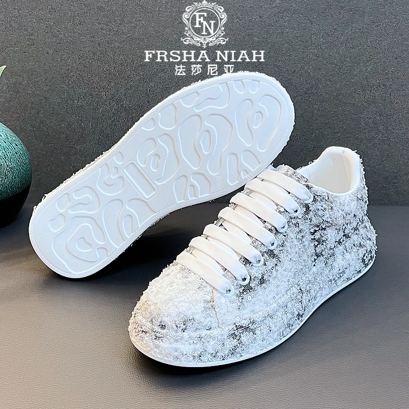 法莎尼亚时尚新款板鞋轻奢潮流耐磨个性印花百搭增高男士休闲潮鞋