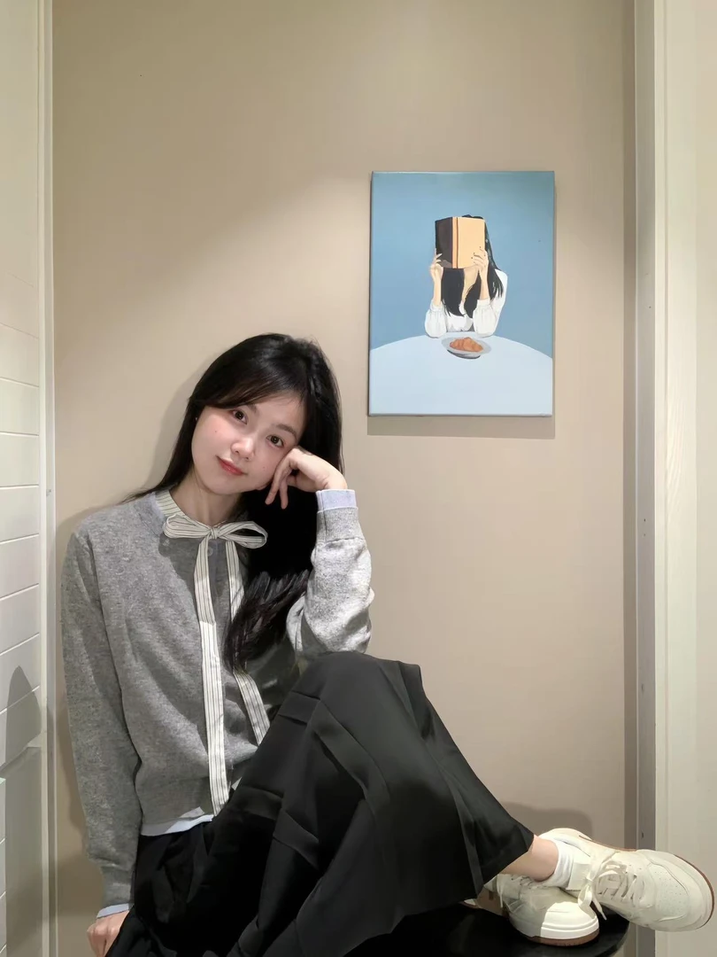 韩系灰色花边领针织衫女2025秋季韩系独特漂亮百褶半身裙两件套