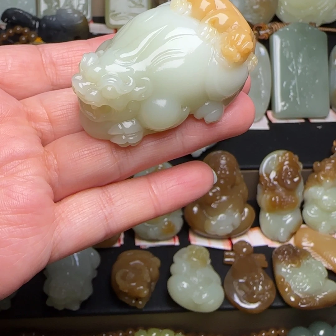 三***桑和田玉未镶嵌颈饰