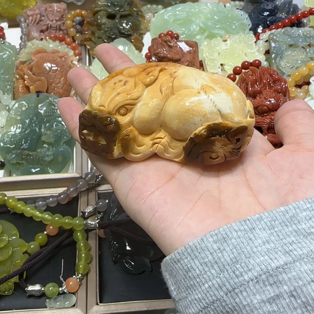 未镶嵌蛇纹石玉吊坠小****