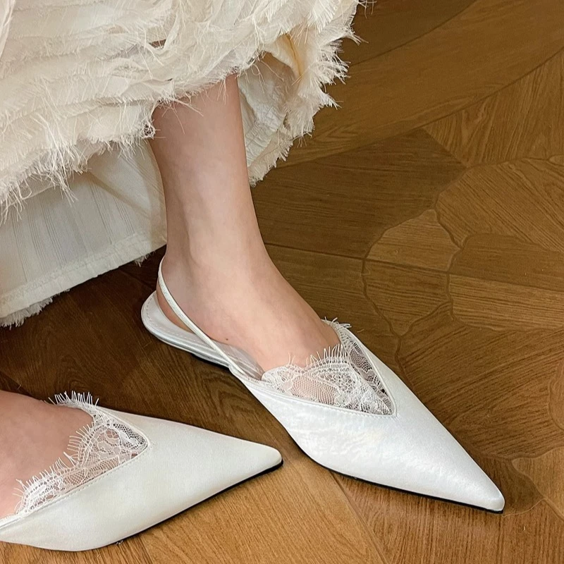 美猫汇真皮底仙女风蕾丝花边尖头坡跟后绊带单鞋女配裙子包头凉鞋