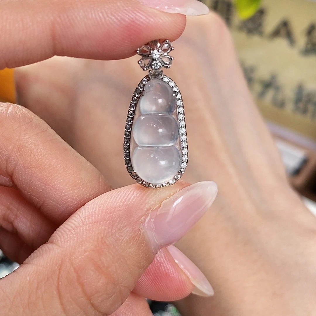 翡翠18K金镶嵌颈饰天然缅甸A货翡翠福豆