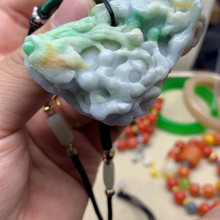 翡翠颈饰未镶嵌吊坠规格