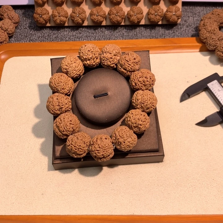 吊坠金刚菩提2号 23左右满肉梅花