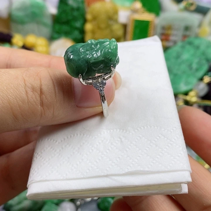 翡翠吊坠(赠链)未镶嵌