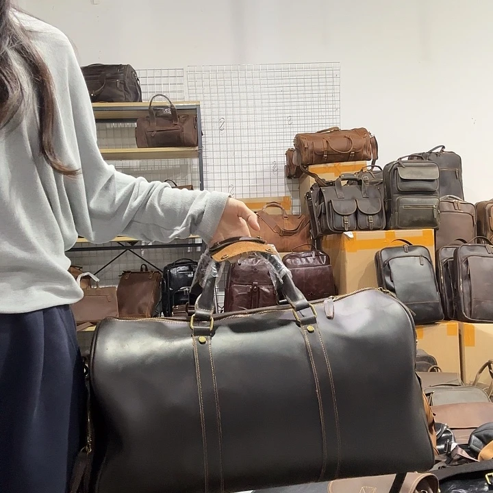 小牛皮（革）牛皮（革）头层牛皮305