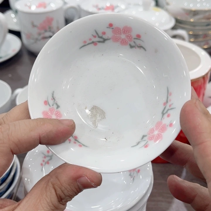 壶釉下五彩的瓷器在瓷器