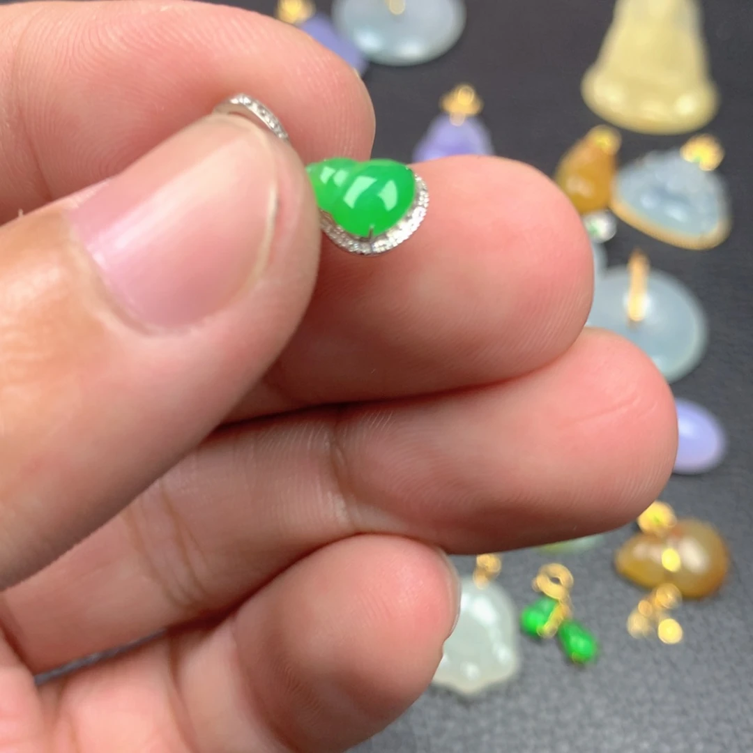 【闪购商品】颈饰18K金镶嵌翡翠翡翠