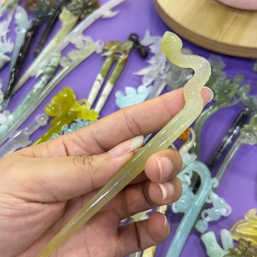 未镶嵌蛇纹石玉蛇