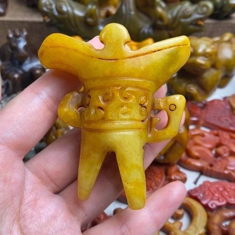 未镶嵌蛇纹石玉颈饰