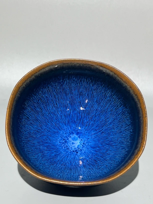 建窑束口蓝釉盏。