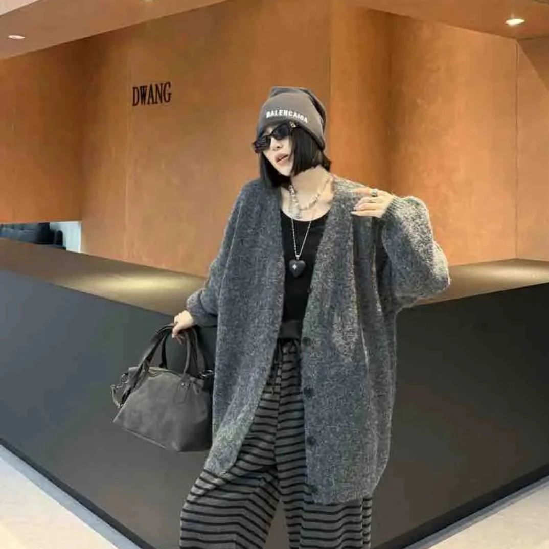 11650#大码V领慵懒风毛衣外套