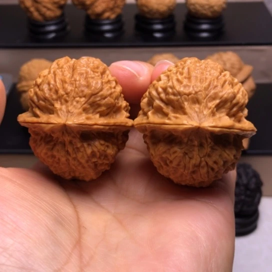 文玩核桃把件绣花鞋23