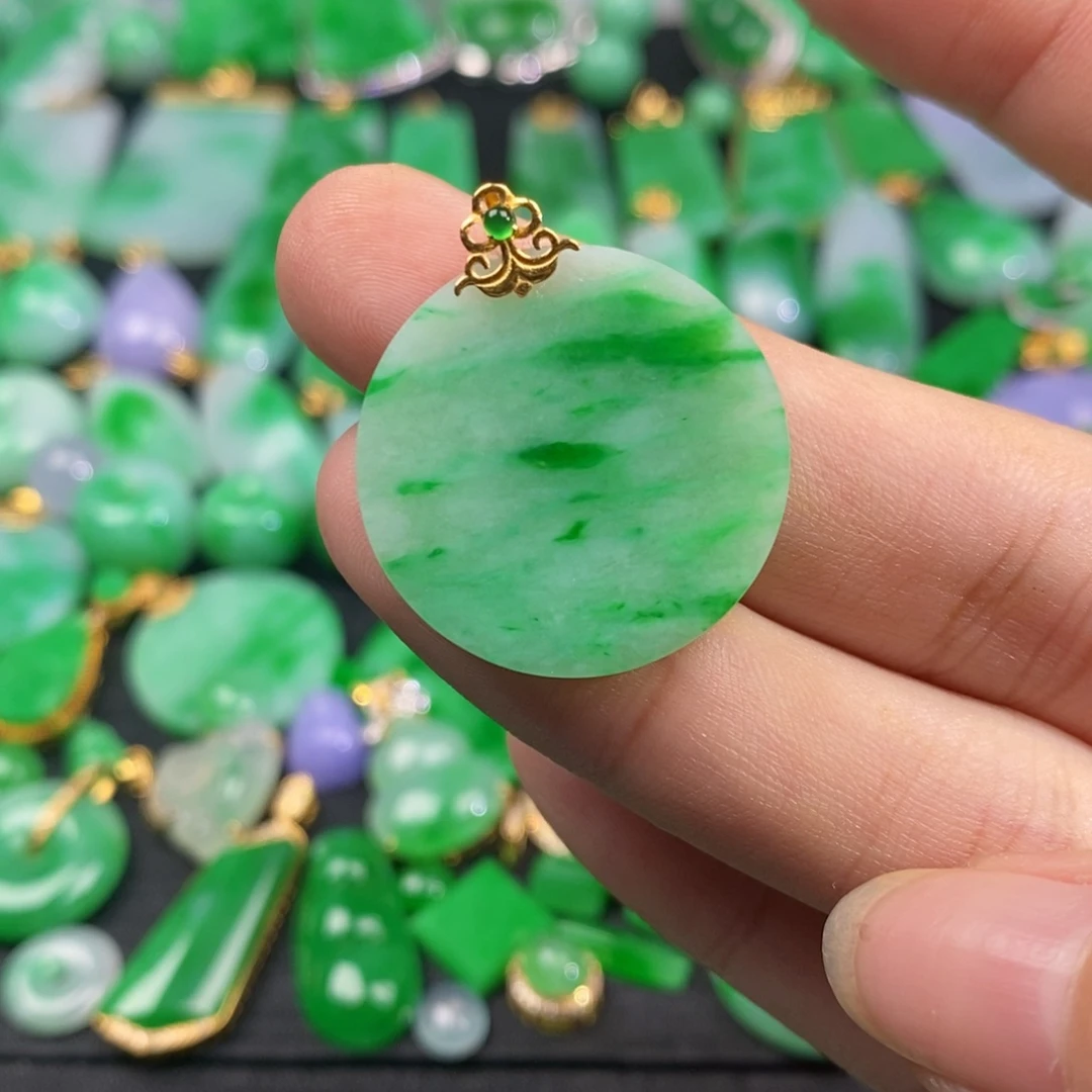 翡翠18K金镶嵌颈饰