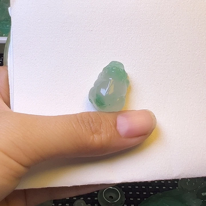 石英质玉(非洲翠)未镶嵌颈饰