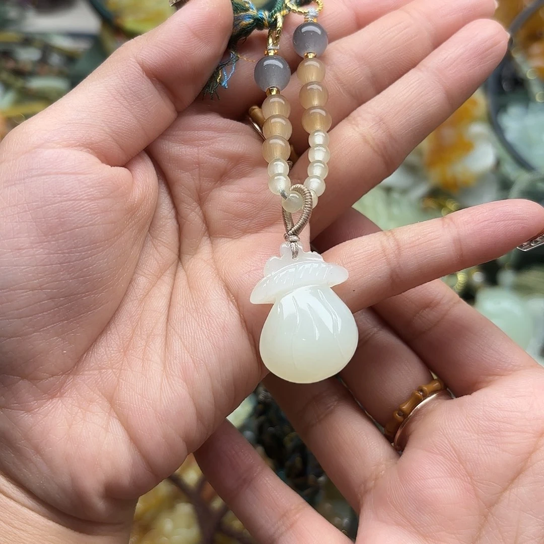 蛇纹石玉未镶嵌吊坠