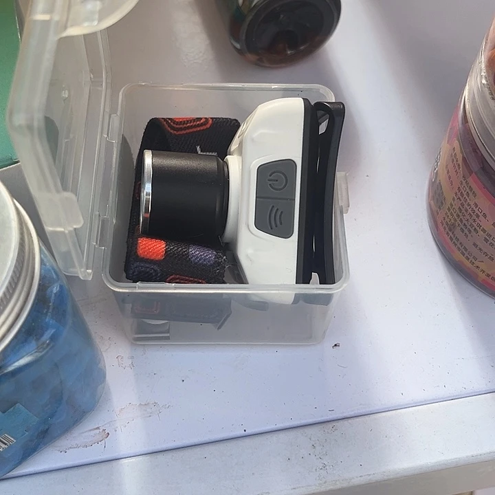 调胶头灯随机发一个