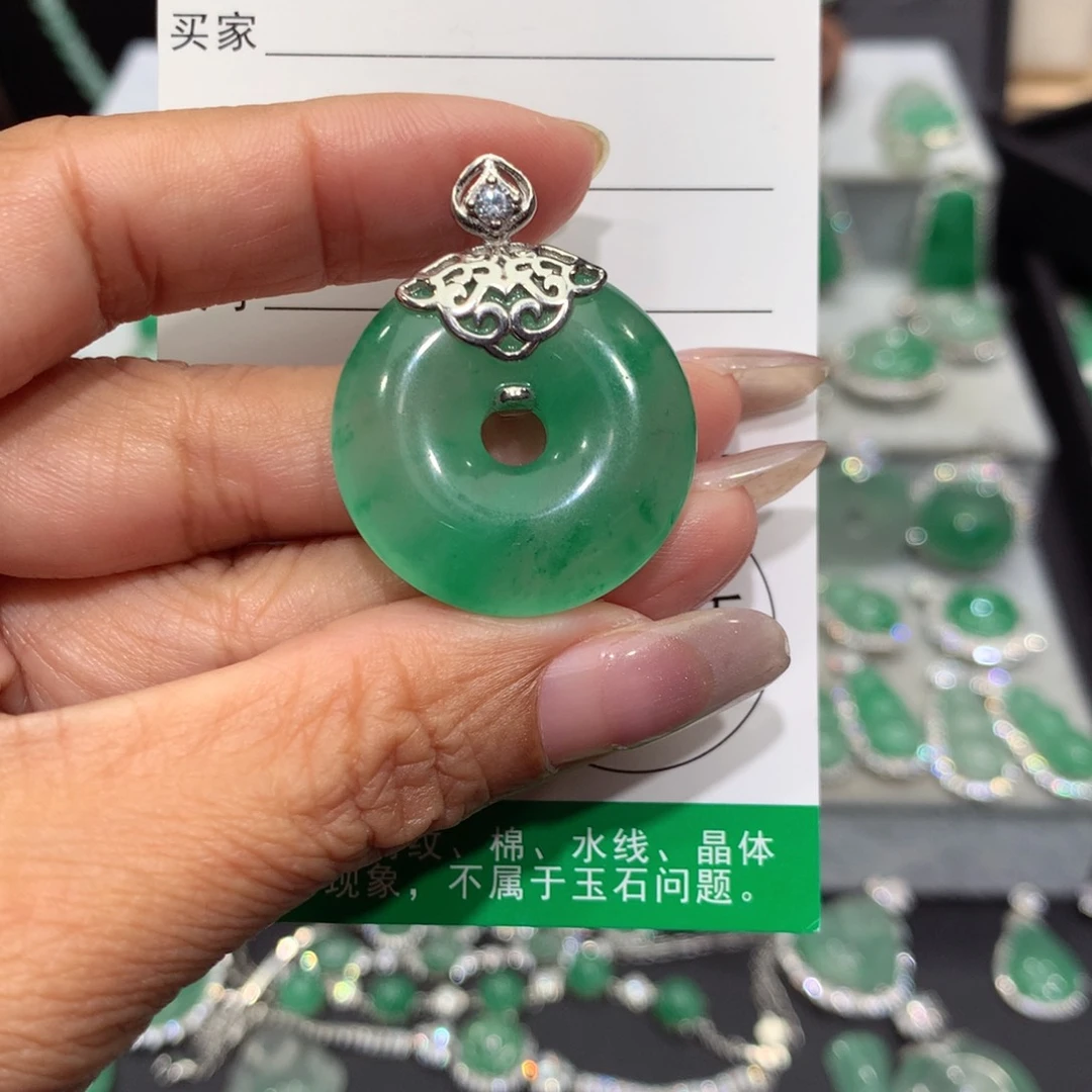 颈饰银S925镶嵌石英质玉（非洲翠）