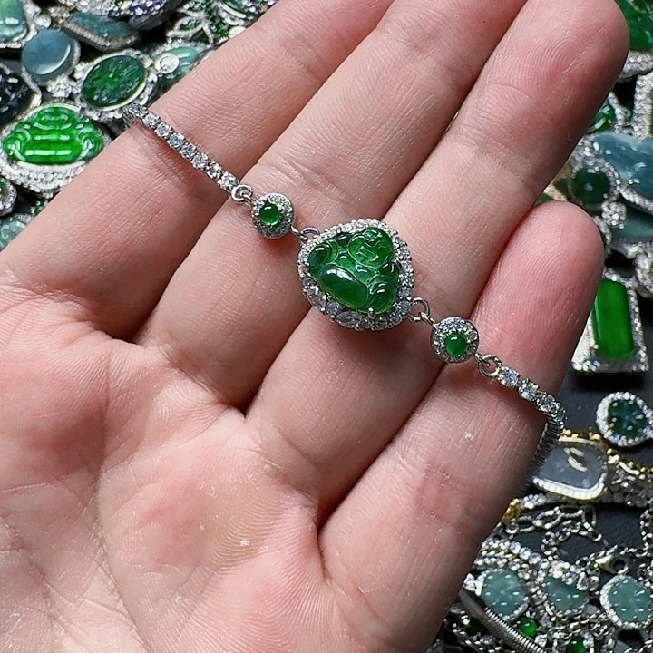 翡翠颈饰未镶嵌天然A货翡翠放漏