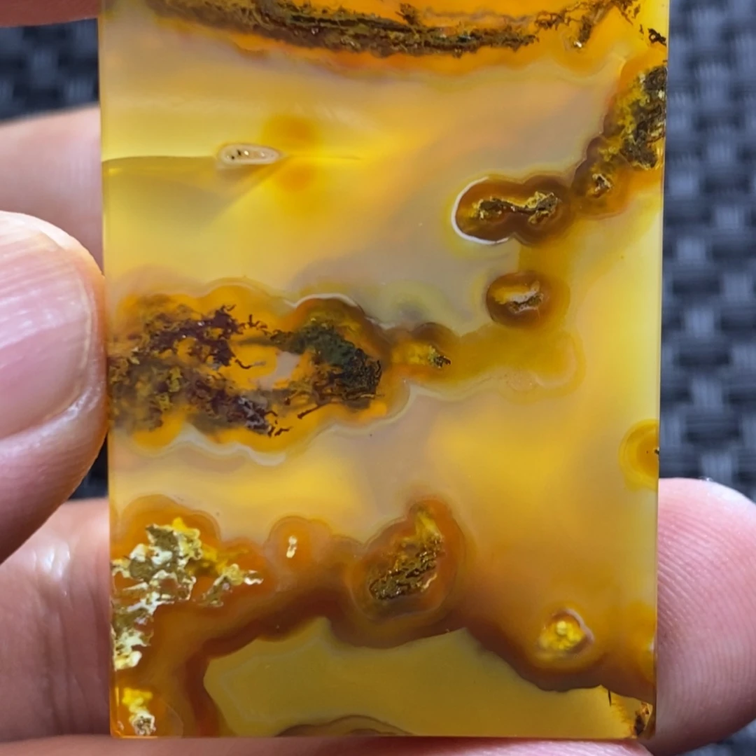 洪***勲玛瑙/玉髓未镶嵌颈饰