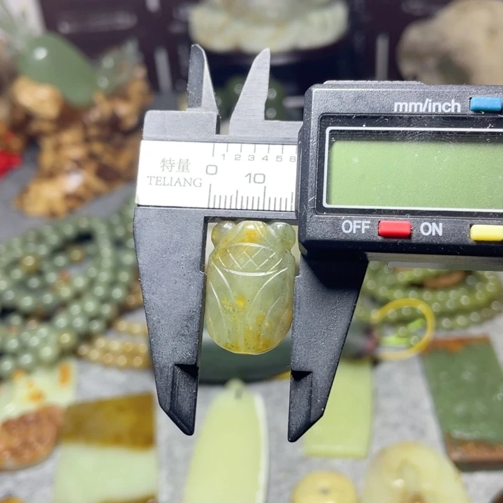 【闪购商品】未镶嵌岫岩河磨玉（透闪石质玉）挂件