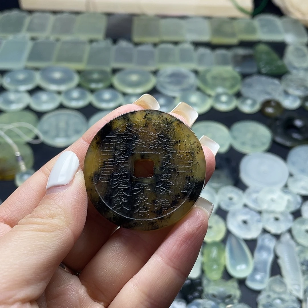 岫玉未镶嵌项圈山鬼