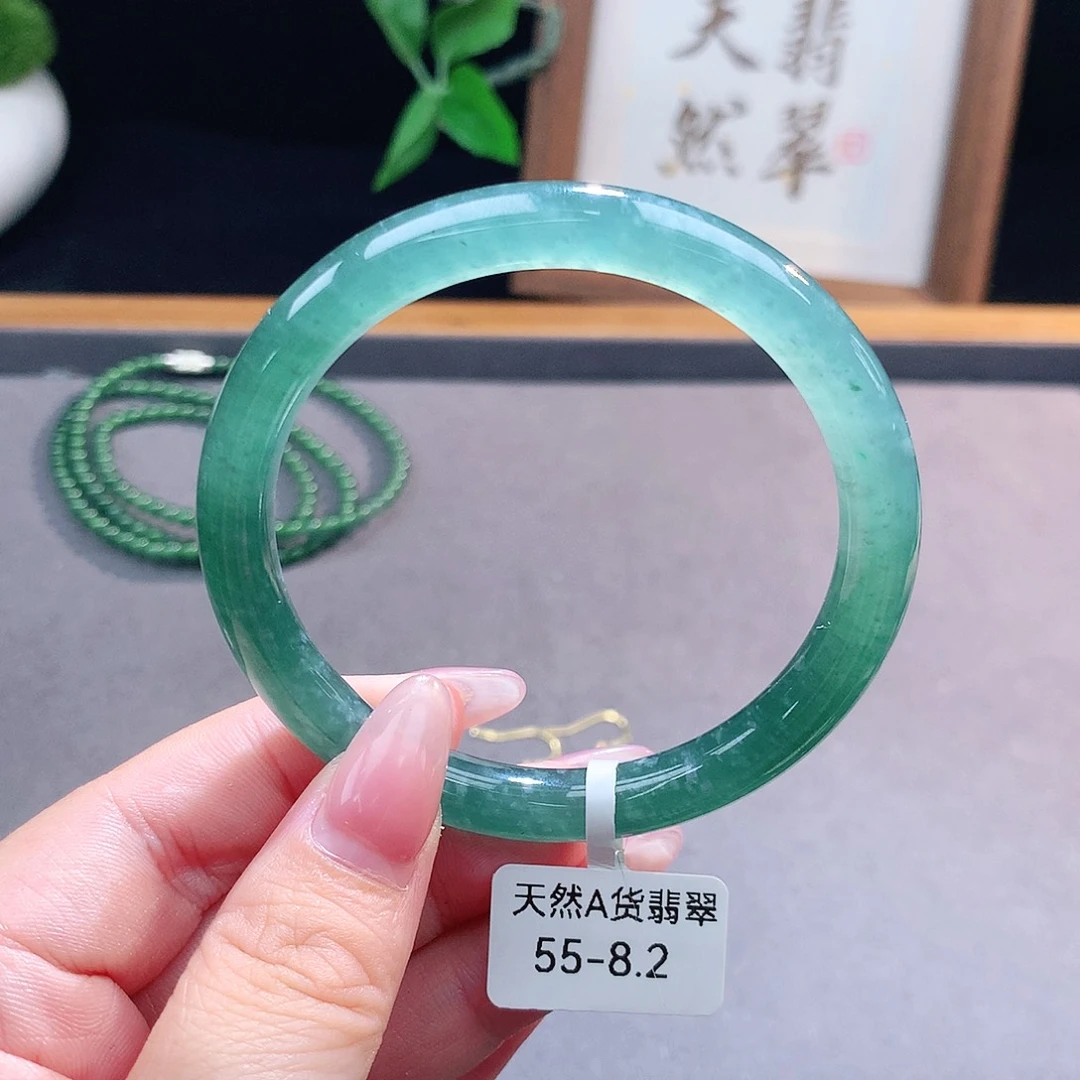 未镶嵌手镯（圆镯）翡翠