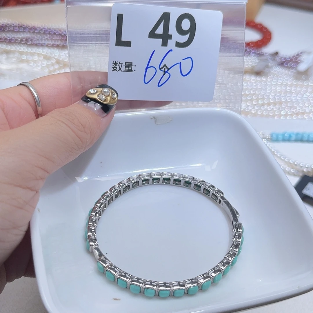 黄***玲珠宝半成品银S925镶嵌水晶L49。