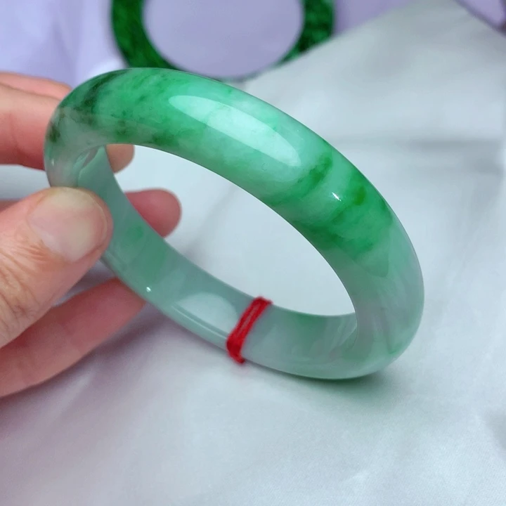 翡翠手镯未镶嵌手镯