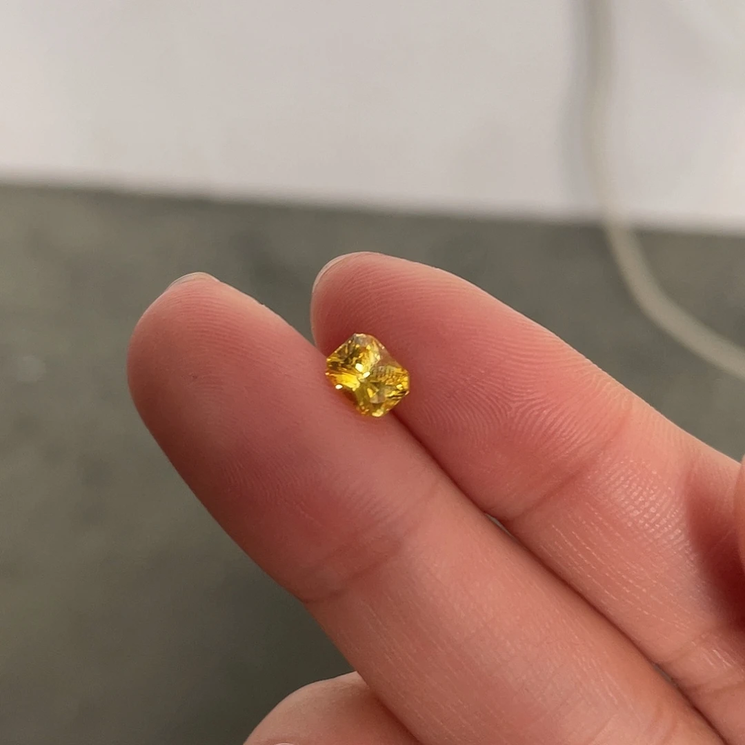 彩色蓝宝石裸石1.2ct金丝雀黄蓝宝grc vb