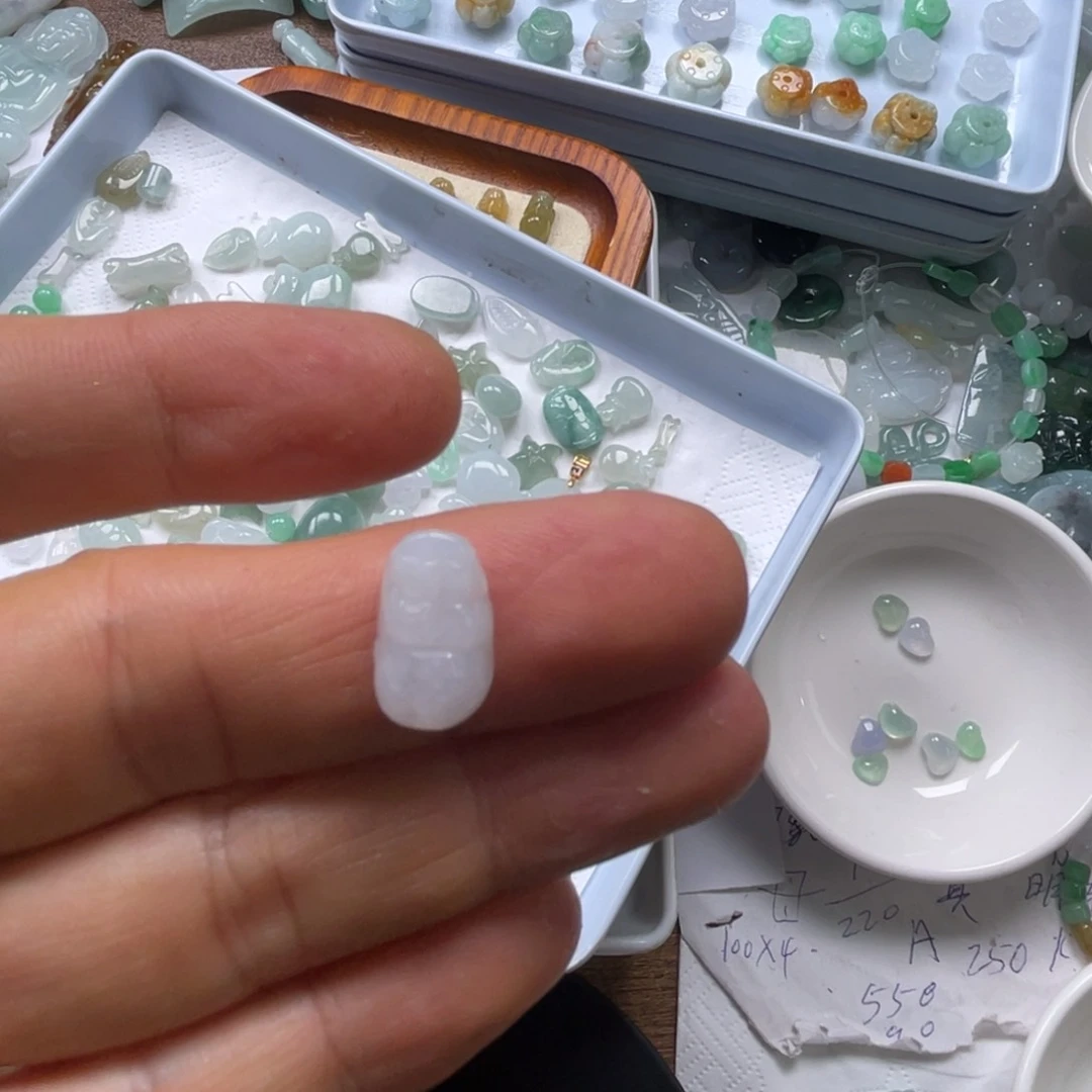 翡翠颈饰未镶嵌1233445555