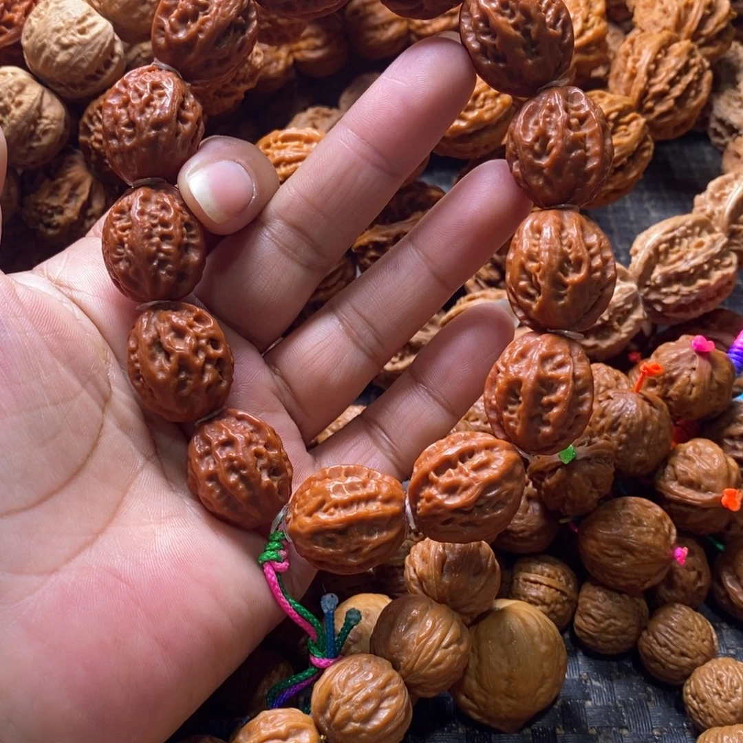 顺***然文玩核桃吊坠蚂蚁纹八棱