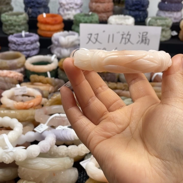 西***馆石英质玉未镶嵌手镯