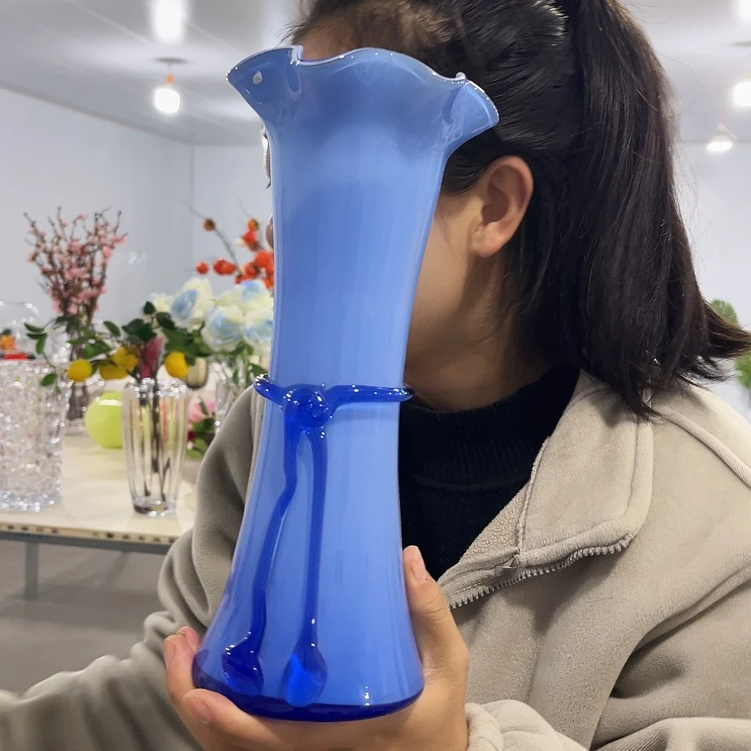 蓝色花瓣水晶玻璃花瓶