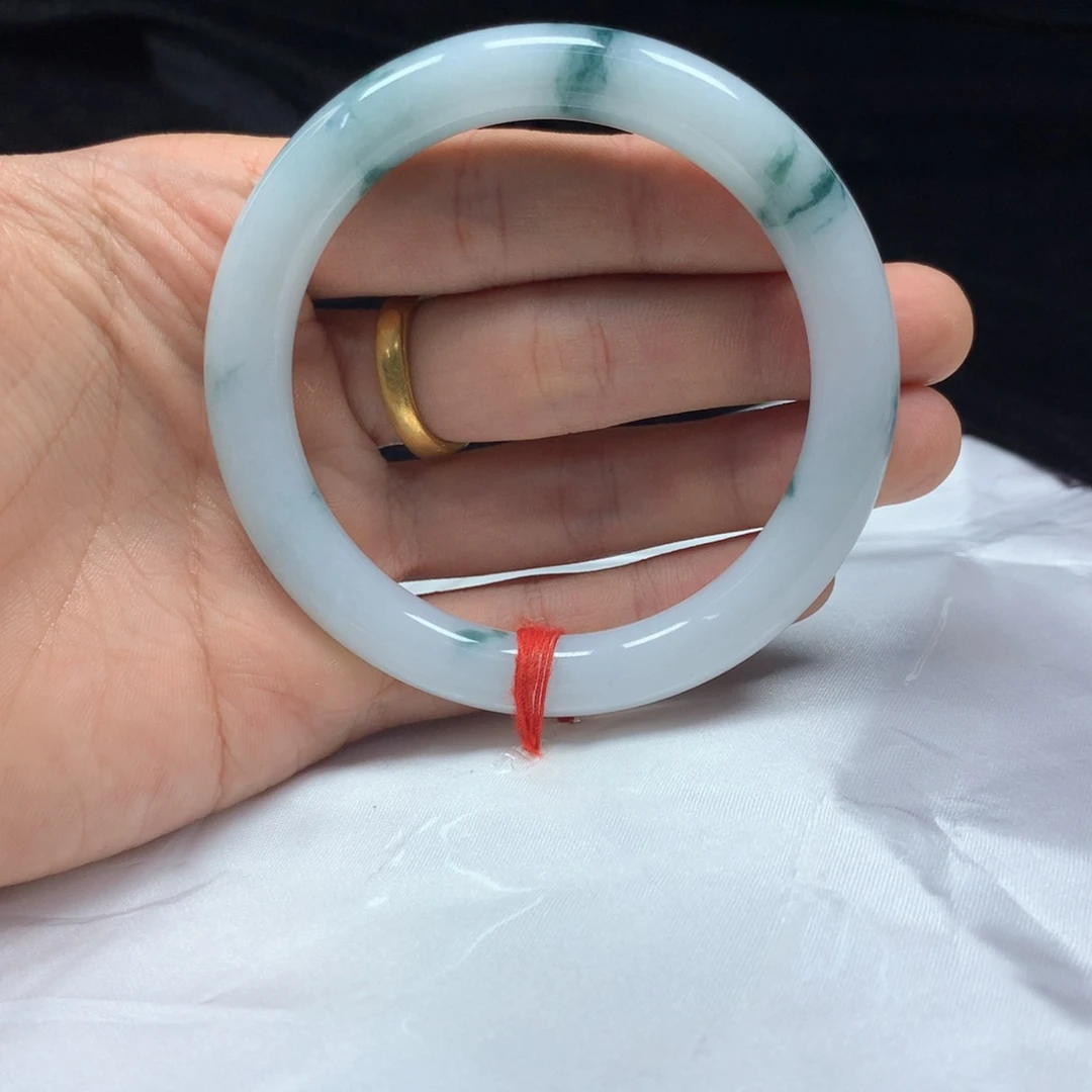 翡翠未镶嵌手镯（圆镯）57.2