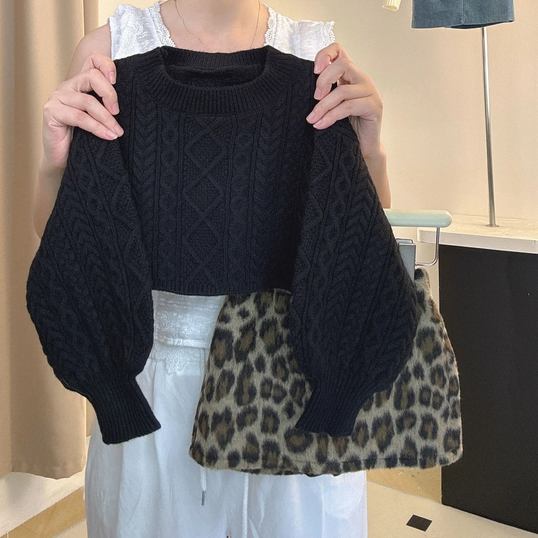 2025秋冬新款女童毛衣钩花洋气韩版慵懒感针织上衣+豹纹短裙套装