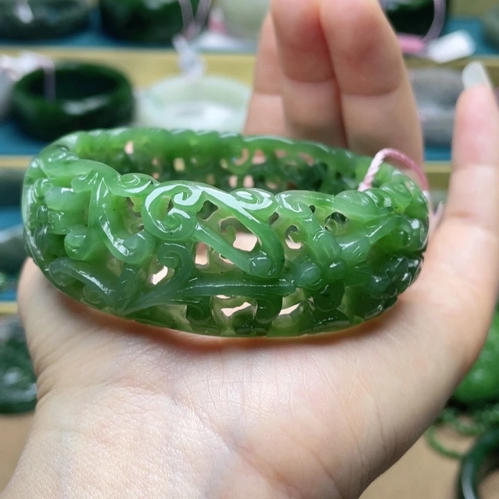 和田玉手镯62+圈口。编号36未镶嵌