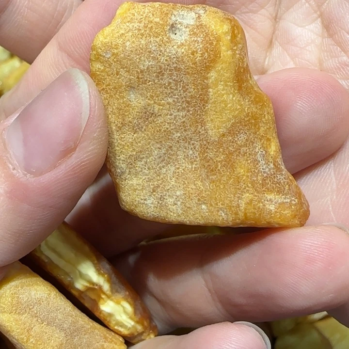 天***一定制琥珀未镶嵌蜜蜡