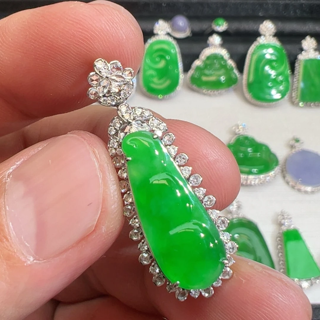 翡翠吊坠(不含链)18K金镶嵌