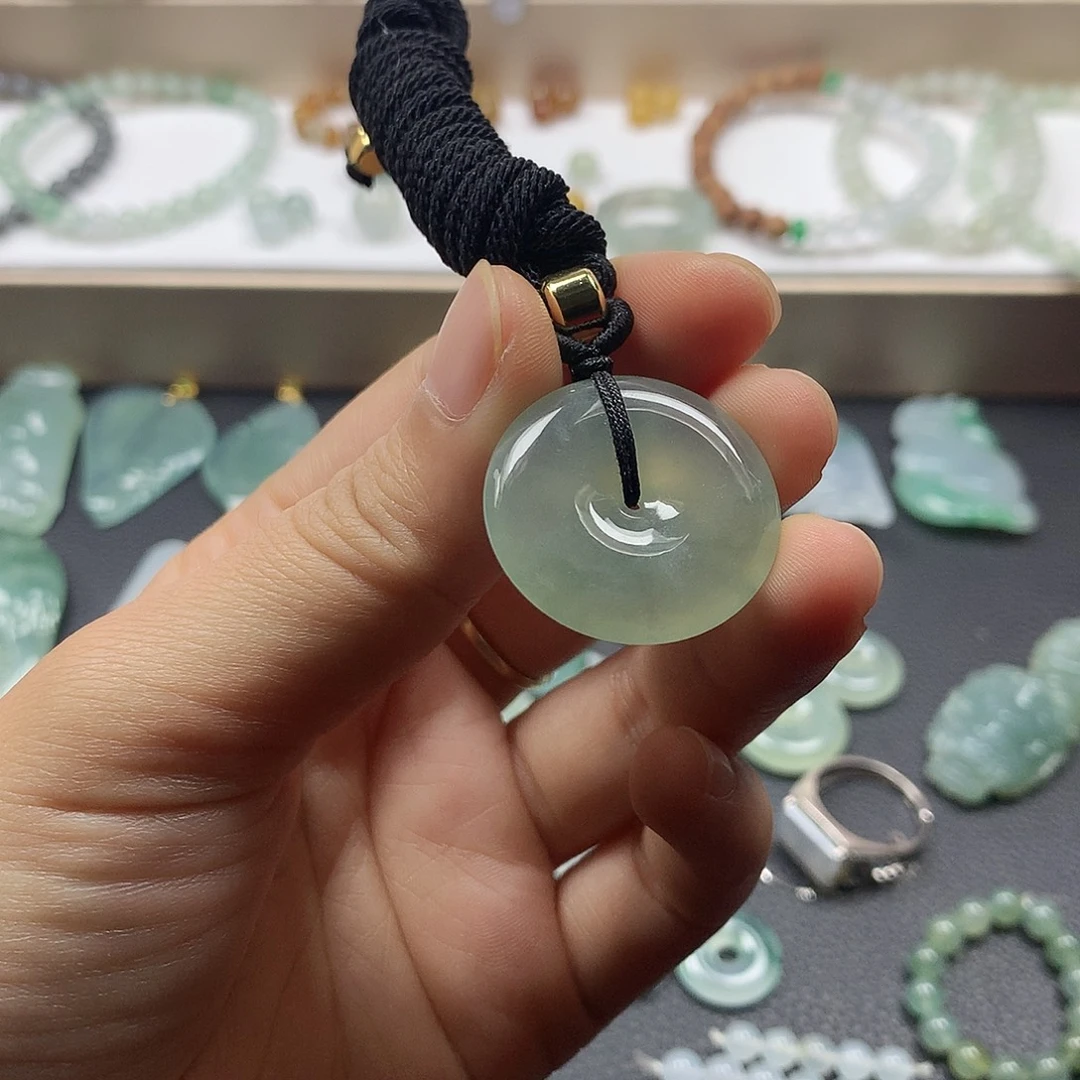 翡翠未镶嵌颈饰平安扣