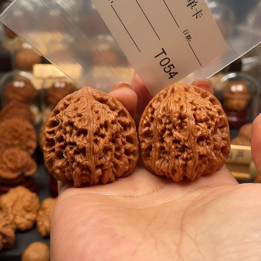 陈***威把件文玩核桃南疆石40。054