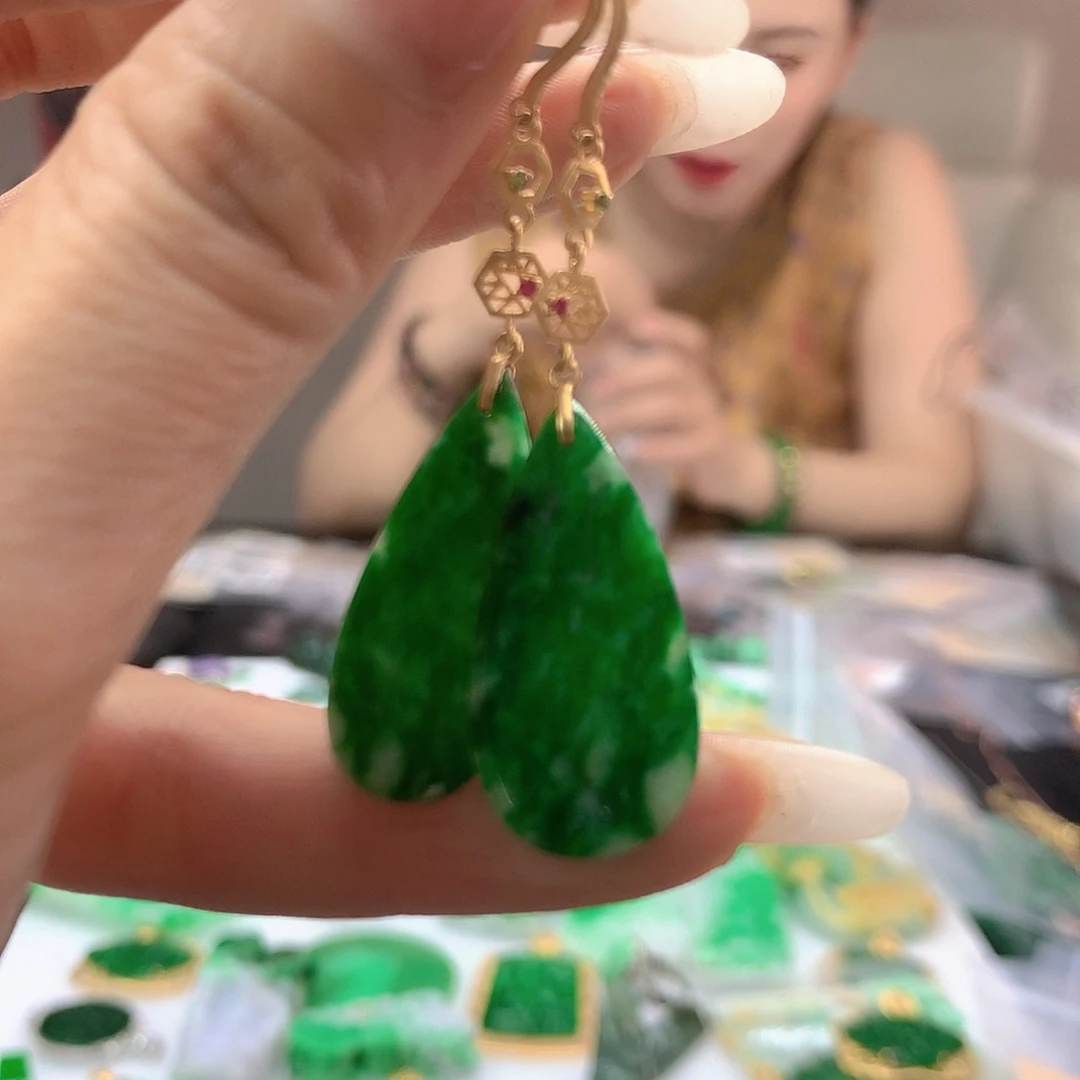 翡翠18K金镶嵌耳饰翡翠